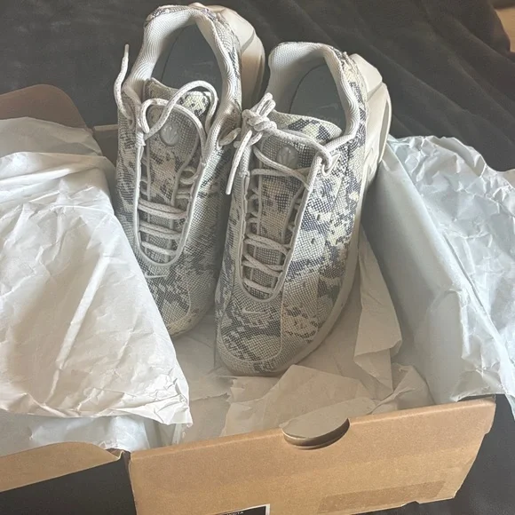 Nike Hot Step NOCTA (Drake Collection) Athletic Shoes in Gray and Cream - Picture 3 of 6